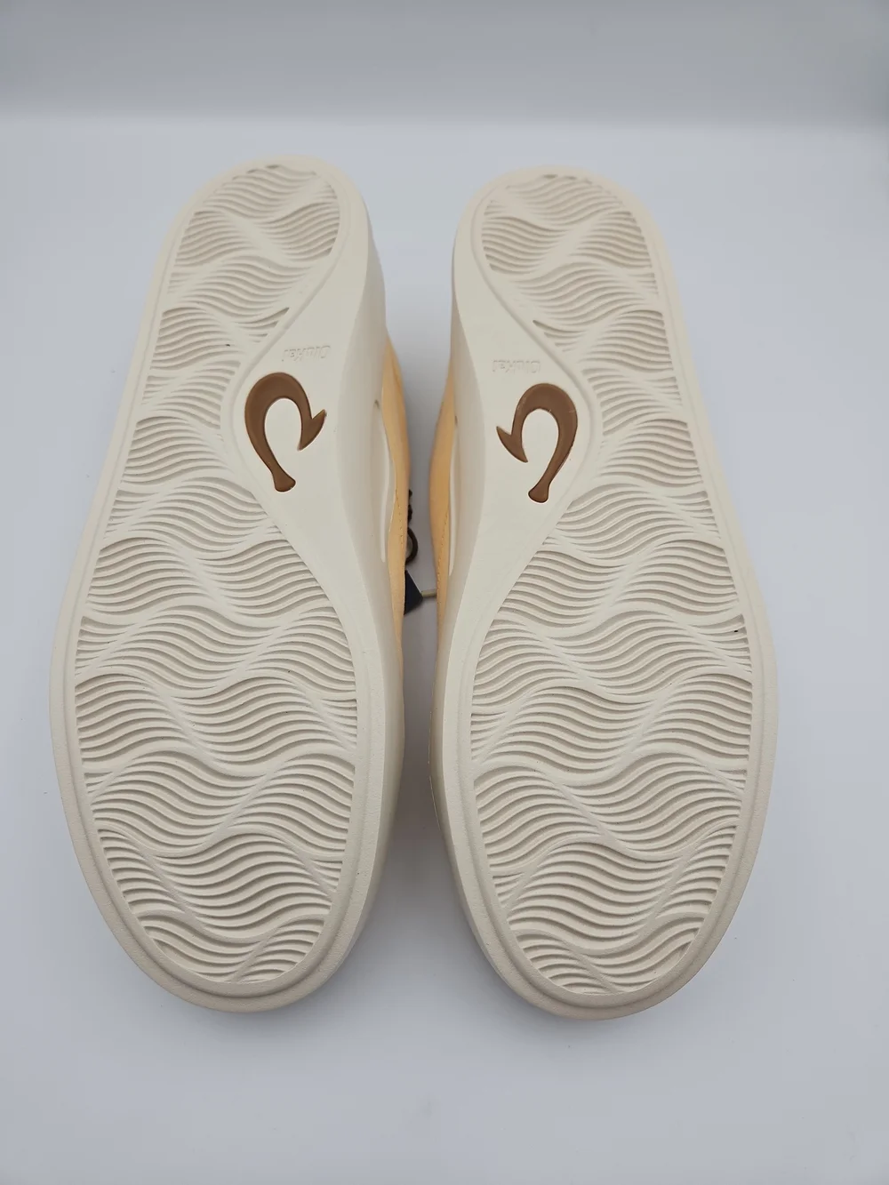 OluKai Men's Low-Top Sneakers in Yellow and Cream